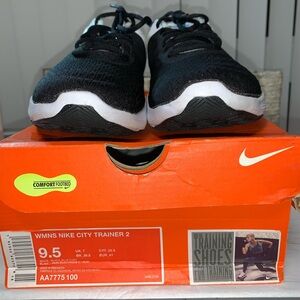 Women’s Nike City Trainer 2 Size 9.5